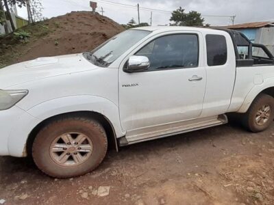Toyota Hilux (AN30) (ማንዋል ማርሽ ናፍጣ 2.5 ሊትር ) is a series of Extra pickup trucks 2013