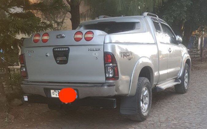 Toyota Hilux (AN30) (ማንዋል ማርሽ ናፍጣ 2.5 ሊትር ) is a series of Extra pickup trucks 2012