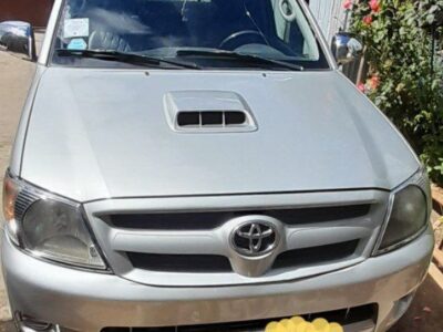 Toyota Hilux (AN30) (ማንዋል ማርሽ ናፍጣ 2.5 ሊትር ) is a series of Extra pickup trucks 2007