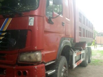 SINOTRUK HOWO (ደረቅ ጭነት 16 ሜኩ ገልባጭ 7.0 ሊትር) 336 hp tipper dump truck 2012