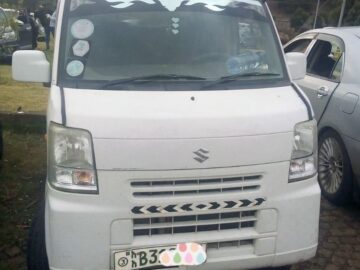Suzuki Every/Carry (DA17V) (ማንዋል ቱርቦ የለውም 0.7ሊትር ሙሉ ወንበር) is a kei truck or Van 2006 (ሜትር ታክሲ)
