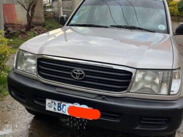 Used Toyota Land Cruiser (J105) vehicle for sale (ማንዋል ማርሽ ናፍጣ 4.2 ሊትር ) is a full-size four-wheel drive vehicle 2005