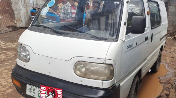 Used Daewoo for sale (ll) (ማንዋል ማርሽ ሽፍን የእቃ .08 ሊትር) is a kei truck public transport Minivan 2005