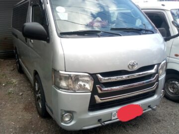 Used Toyota HiAce super GL (H200) minibus for sale ( አውቶማቲክ ማርሽ 4በር ሙሉ ወንበር መሪ የዞረ 2.5 ናፍጣ) is High roof a light commercial vehicle 2007