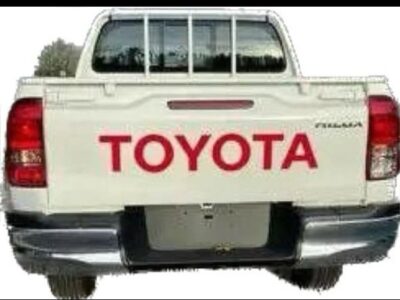 Toyota Hilux (LAN125) 2023 (ማንዋል ማርሽ ናፍጣ 2.8 ሊትር ) is a series of Double pickup trucks