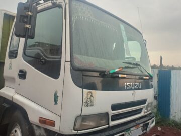 Isuzu F-Series truck (FSR750) 2015 (ማንዋል ማርሽ ደረቅ ጭነት 6.0 ሊትር ) is a line of medium-duty commercial vehicles