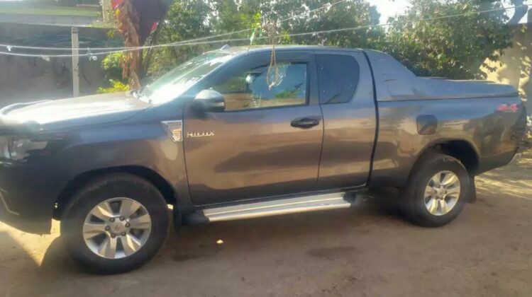 Toyota Hilux (AN120) 2016 (ማንዋል ማርሽ 2.5 ሊትር ) is a series of Extra pickup trucks