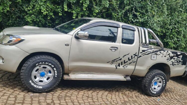Toyota Hilux (AN30) 2008/11 (ማንዋል ማርሽ ናፍጣ 2.5 ሊትር ) is a series of Extra pickup