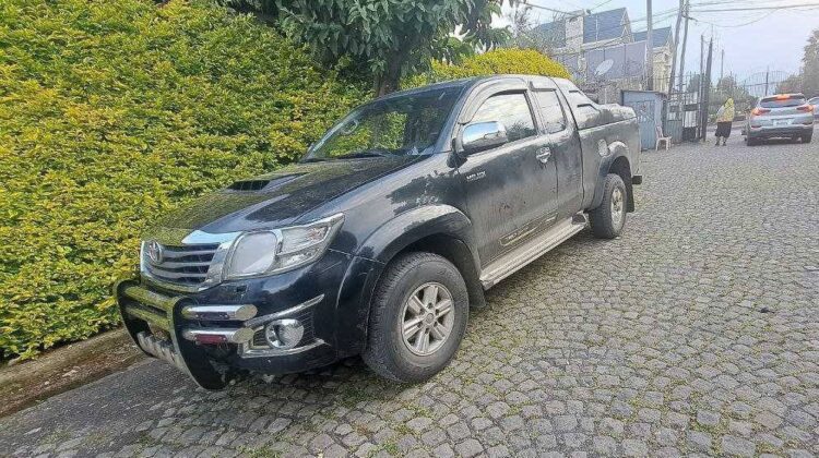 Toyota Hilux (AN30) 2012 (ማንዋል ማርሽ ናፍጣ 2.5 ሊትር ) is a series of Extra pickup
