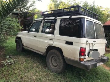 Toyota Land Cruiser Mark ll (J70) 1997 (ማንዋል ማርሽ 2.8 ሊትር ) is a full-size four-wheel drive vehicle Troop Carrier