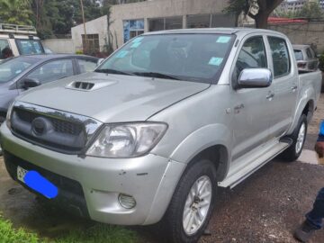 Toyota Hilux (AN30) 2010 (ማንዋል ማርሽ ናፍጣ 2.5 ሊትር) is a series of Double pickup