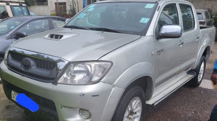 Toyota Hilux (AN30) 2010 (ማንዋል ማርሽ ናፍጣ 2.5 ሊትር) is a series of Double pickup