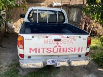 Mitsubishi Triton L200 (KB) 2008 (ማንዋል ማርሽ 2.5 ሊትር) DID is a compact Double pickup truck