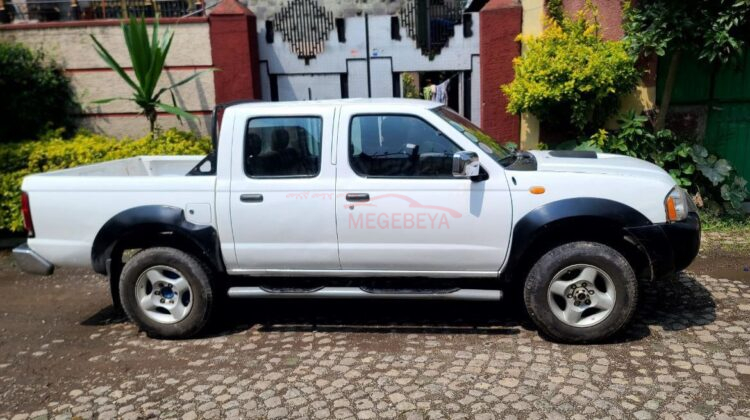 Nissan NP 300 (D22) 2012 (ማንዋል ማርሽ ናፍጣ 3.2 ሊትር) is a name plate 4X4 Double pickup trucks