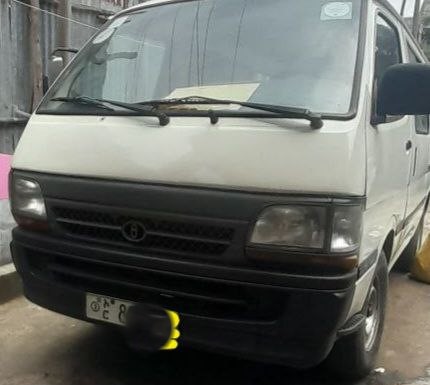 Toyota HiAce (H100) 2002 (ማንዋል ማርሽ 3.0 ሊትር ህዝብ) is a light commercial minibus