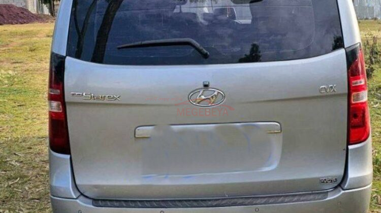 Hyundai Starex (TQ) 2016 (ዳብል ክላች ማርሽ አውቶማቲክ ማርሽ ሙሉ ወንበር 2.5 ሊትር ናፍጣ ያልተከፈለ የባንክ አለበት) is Travel Minivan