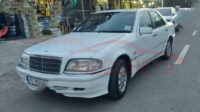Mercedes-Benz C-Class 180 (W202) 1999 (ማንዋል ማርሽ 1.8 ሊትር) is a series of compact executive cars