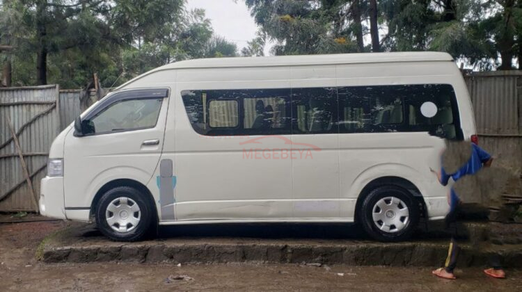 TOYOTA HiAce (H200) 2015 (ማንዋል ማርሽ ሙሉ ወንበር ህዝብ 2.5 ሊትር) is High roof a light Commercial Traveler Vehicle