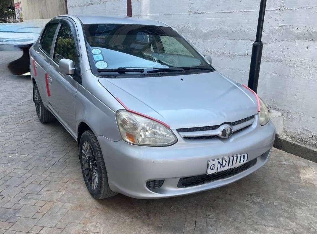 Toyota Platz (XP10) Sedan