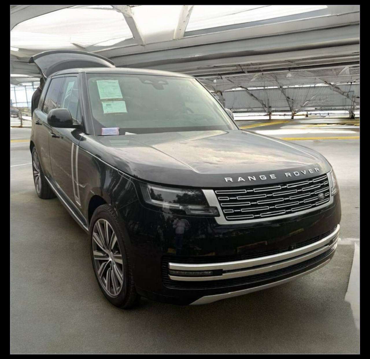 Range Rover (L460) Luxury SUV