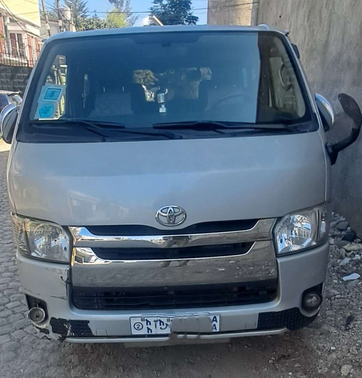 Toyota HiAce (H200) Travel Van
