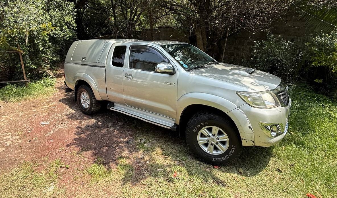 Toyota Hilux (AN30) Extra Cab