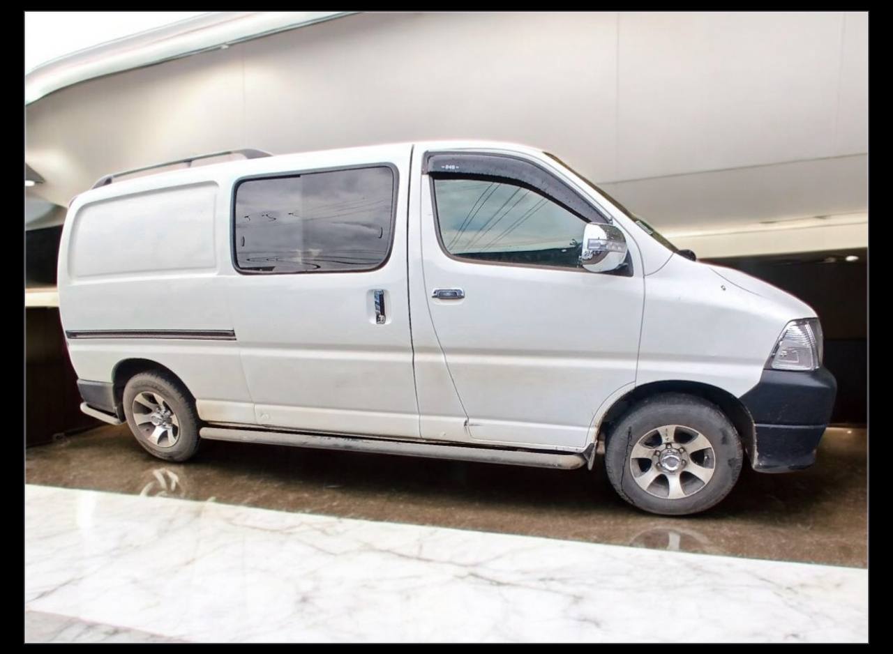 Toyota Granvia HiAce Crew Van