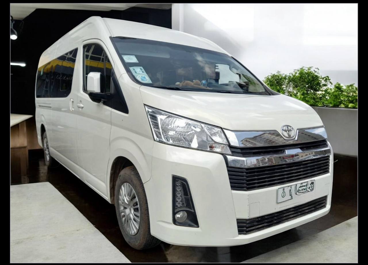 Toyota HiAce (H300) Bus