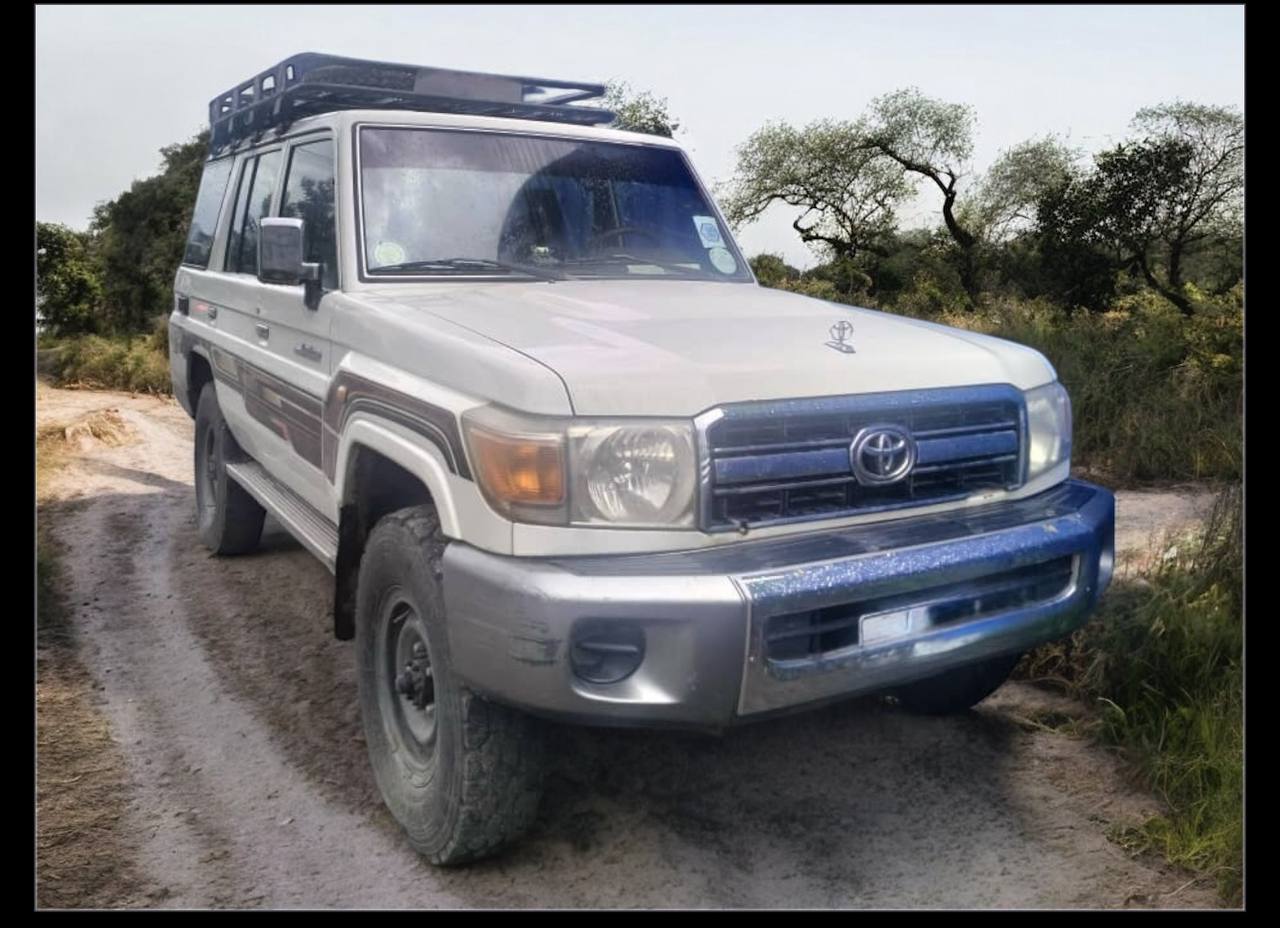 Toyota Land Cruiser (J76) Short-Wheelbase