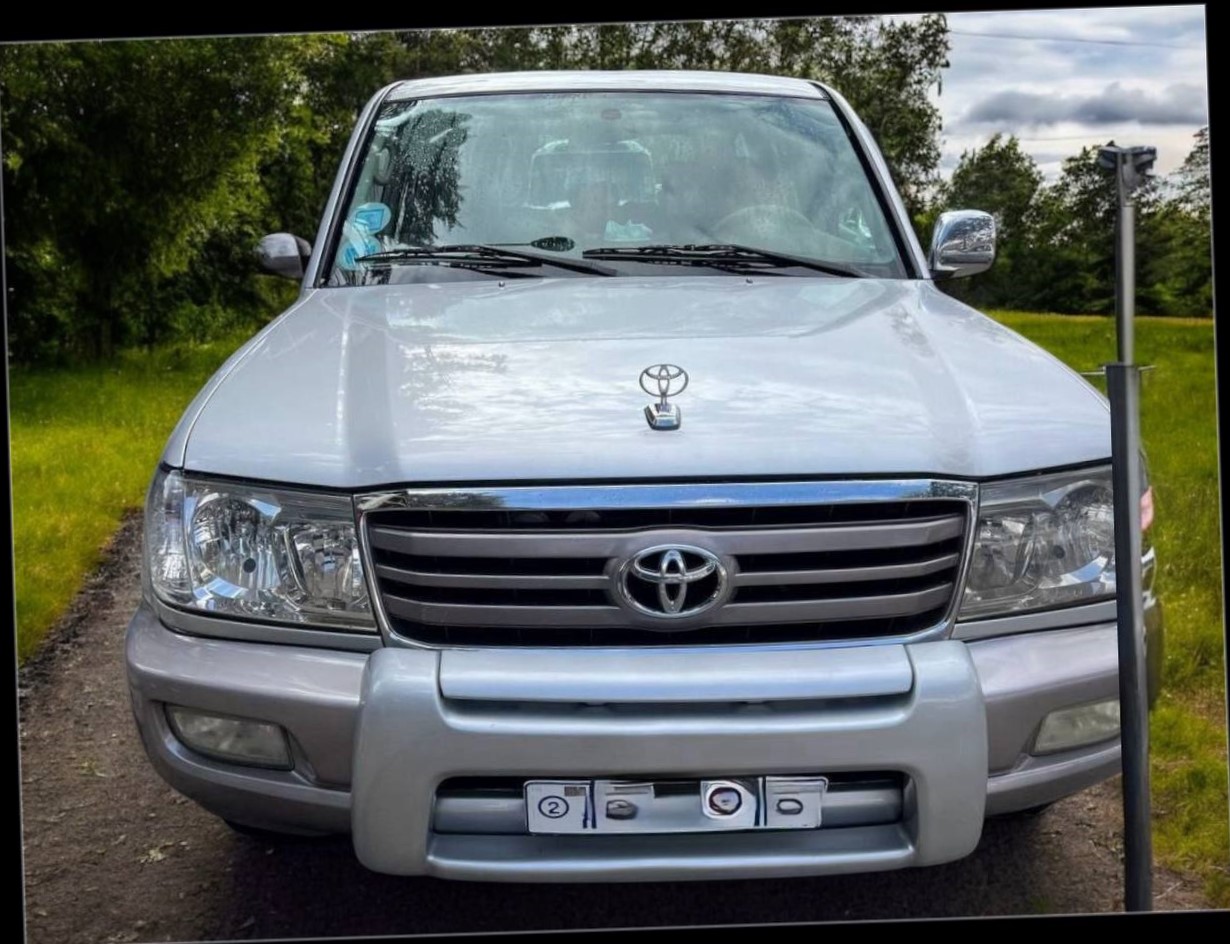 Toyota Land Cruiser (J105) 4×4 Station Wagon