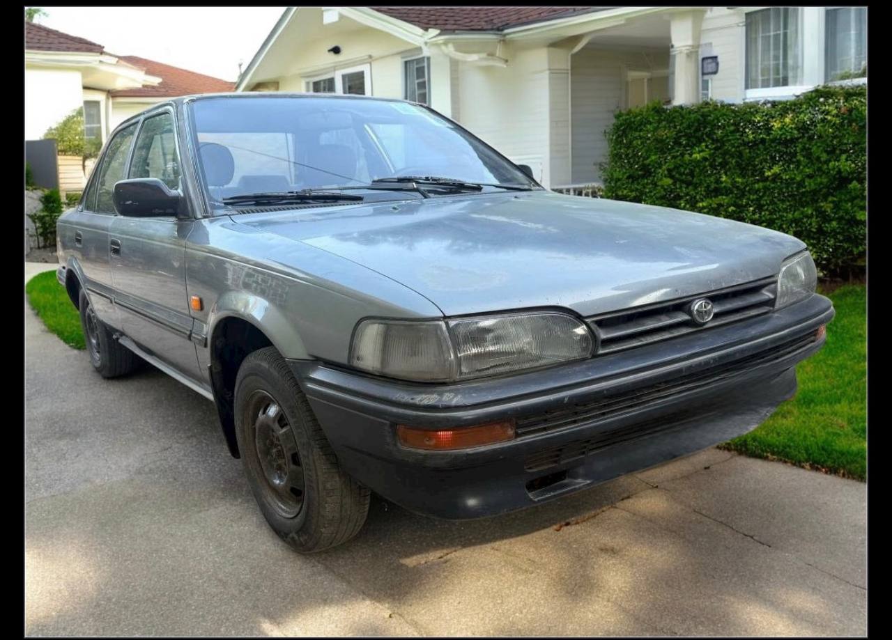 Toyota Corolla XL (E90) Sedan