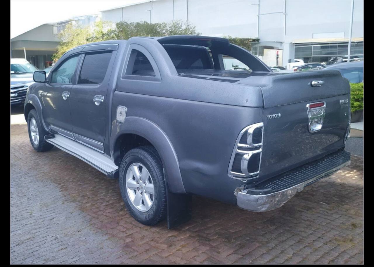 Toyota Hilux (AN30) Double Cab