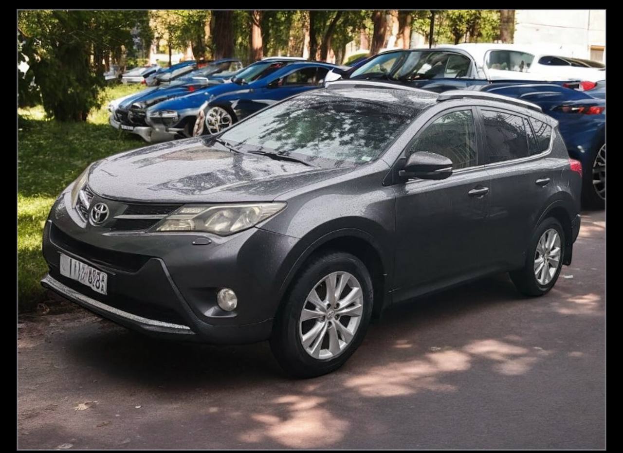 Toyota RAV4 (XA40) SUV