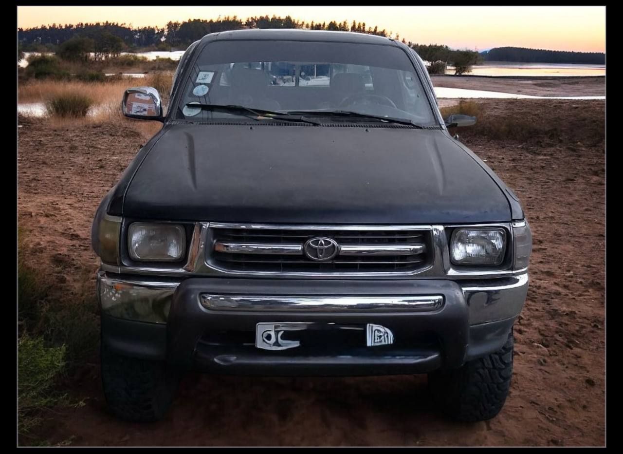 Toyota Hilux (N170) Extra Cab Pickup