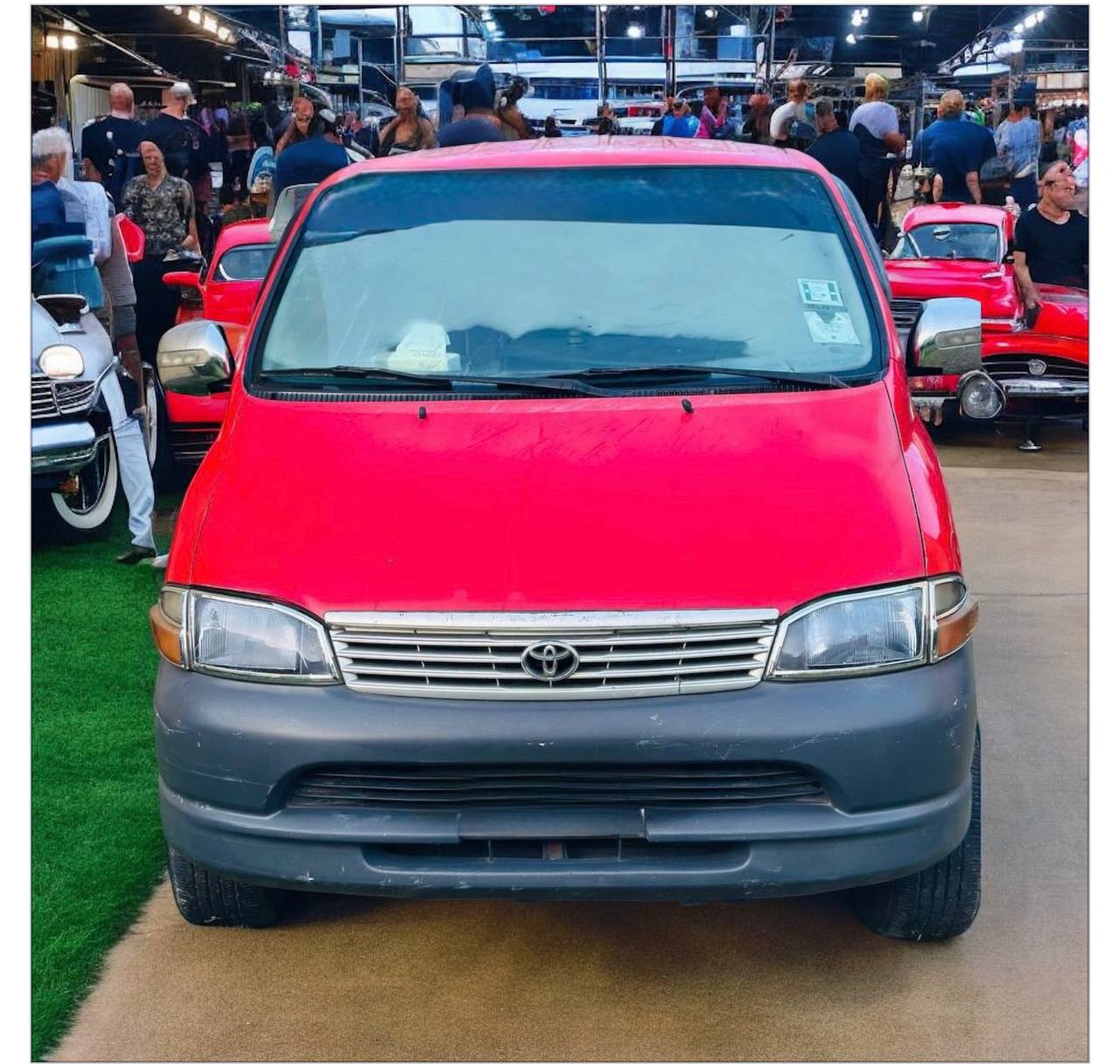 Toyota Granvia HiAce (XH10) Minibus