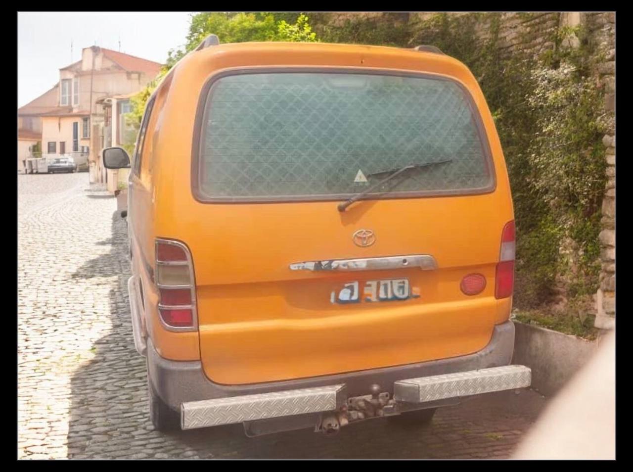 Toyota HiAce (XH20) – Crew VAN