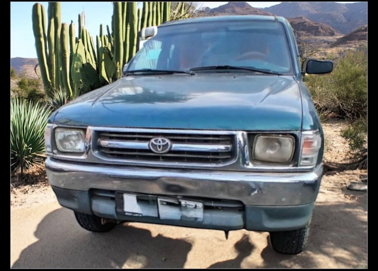 Toyota Hilux (N170) Extra Cab Pickup