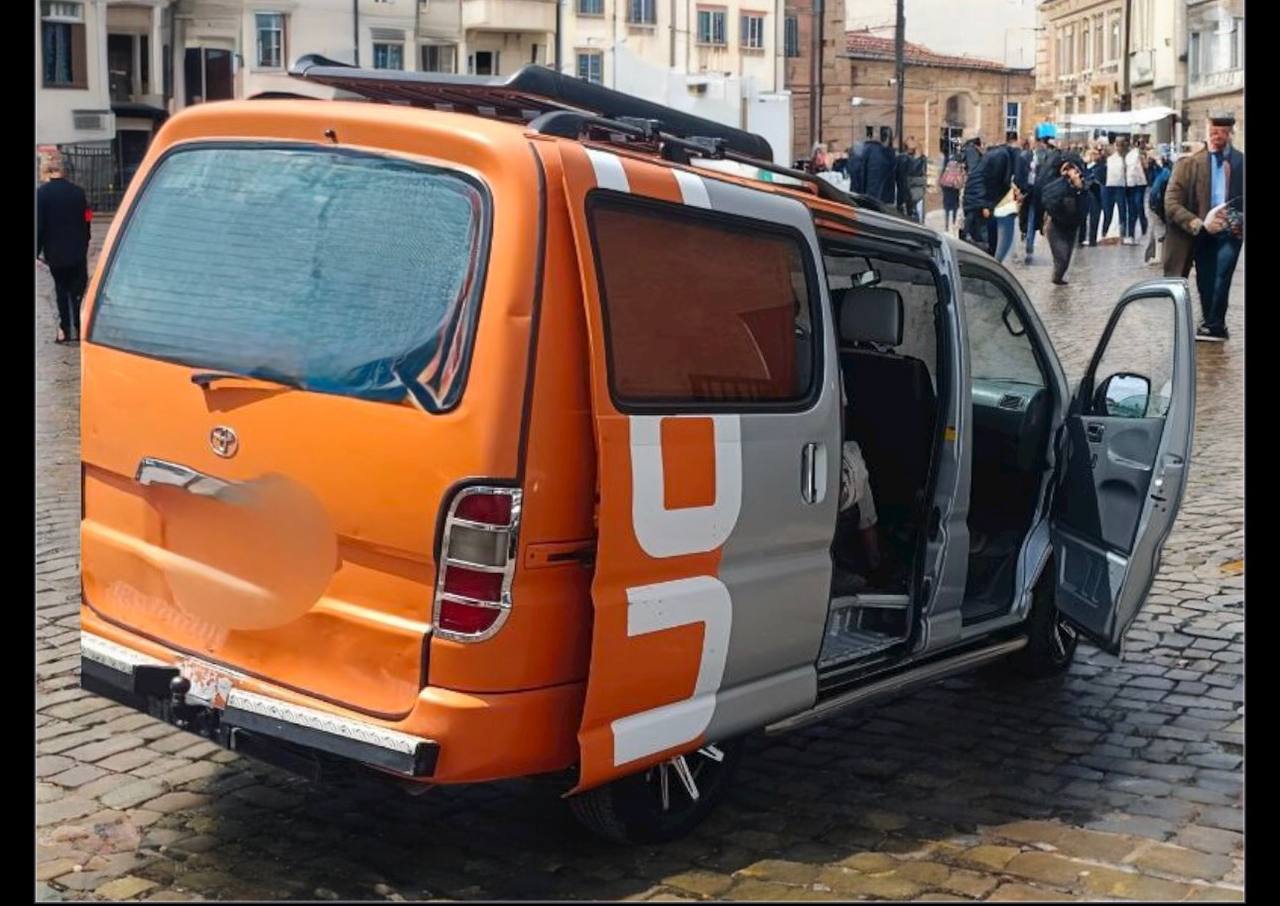 Toyota HiAce Granvia (XH20) – Crew VAN