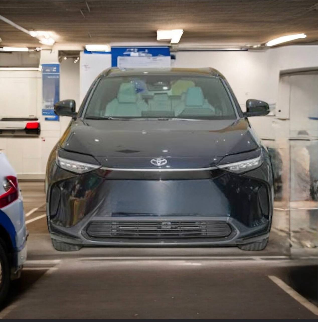 Toyota bZ4X EV (Bank)