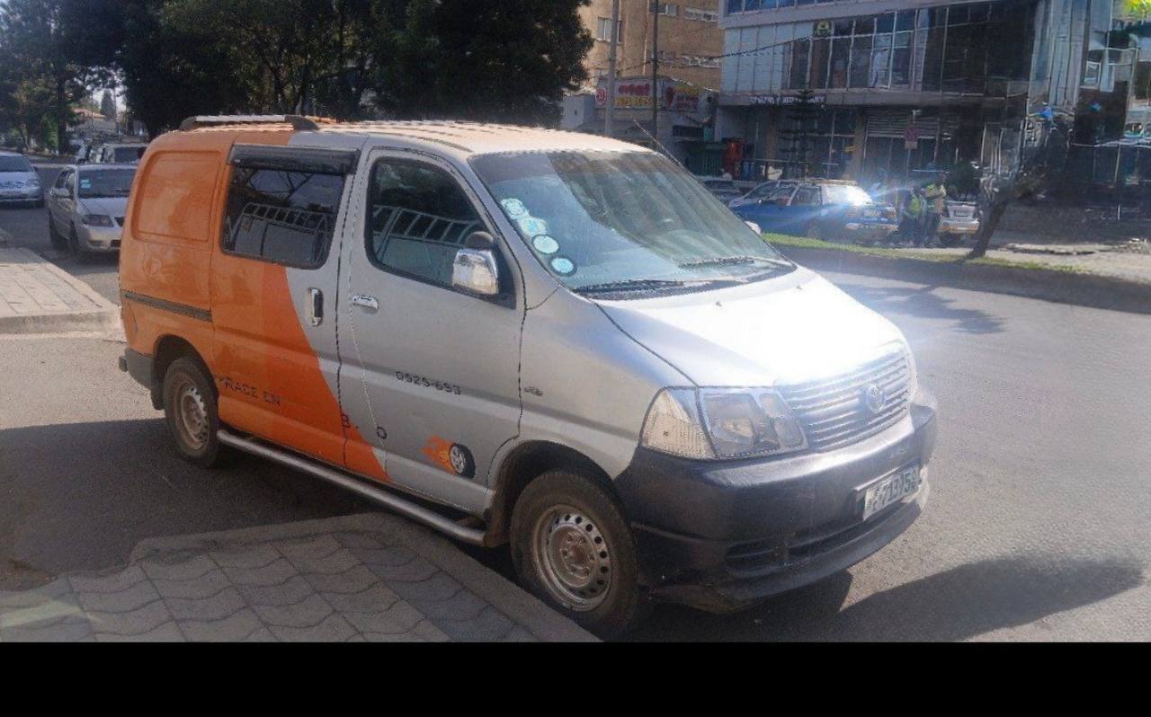 Toyota HiAce Granvia Crew Van
