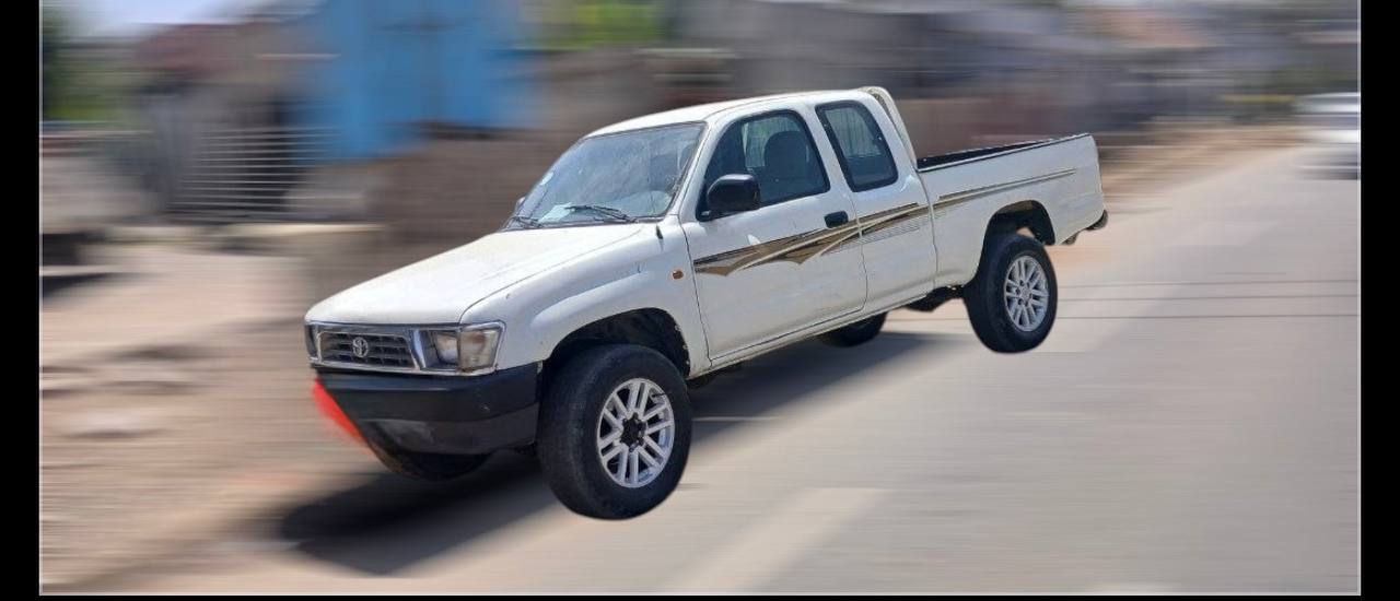 Toyota Hilux-Xtracab Pickup