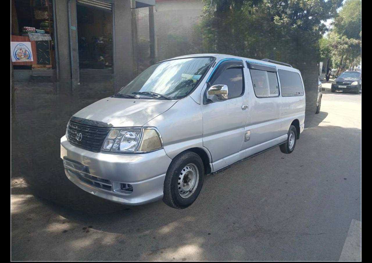 Toyota Granvia HiAce