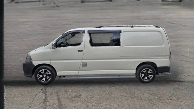 Toyota HiAce Granvia Crew Van