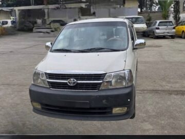 Toyota HiAce Granvia Crew Van