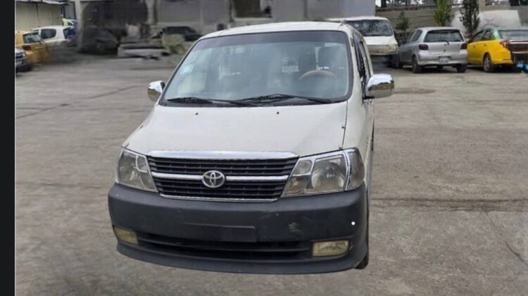 Toyota HiAce Granvia Crew Van