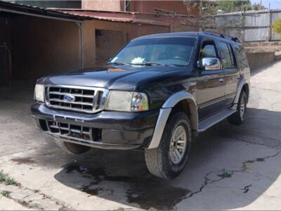 Image 3 (Front-Quarter View): Front angle view of black 2006 Ford Everest 2.5L TDCI XLT SUV with chrome grille for sale in Ethiopia
