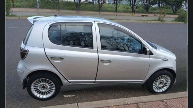 2004 TOYOTA VITZ