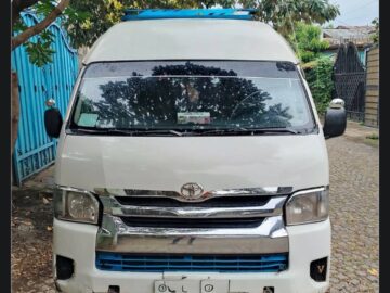 Toyota HiAce Commuter Van