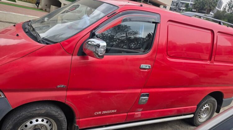 2004 Toyota HiAce XH10 Series (“Dolphin” model)