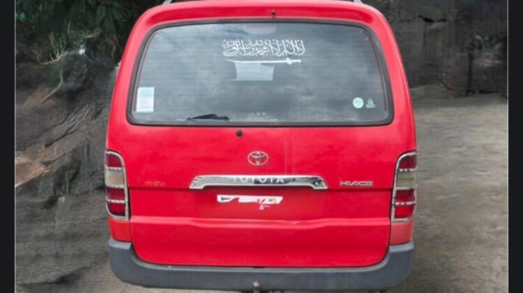 2004 Toyota HiAce XH10 Series (“Dolphin” model)